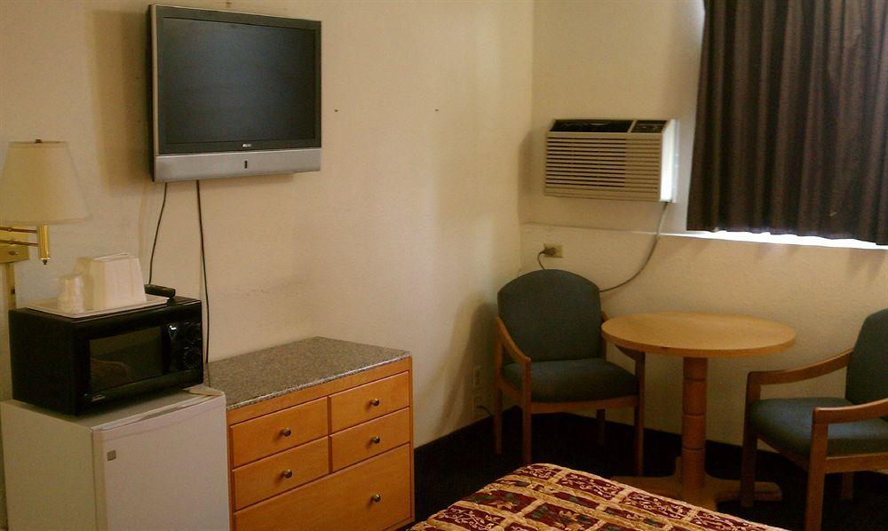 Value Inn & Suites Salina Kültér fotó